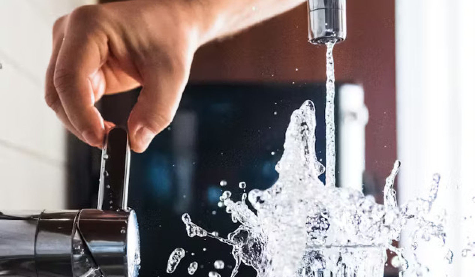 हानिकारक 'हमेशा के लिए रसायनों' को फ़िल्टर करना: आपके पीने के पानी को साफ़ करने के तरीके
