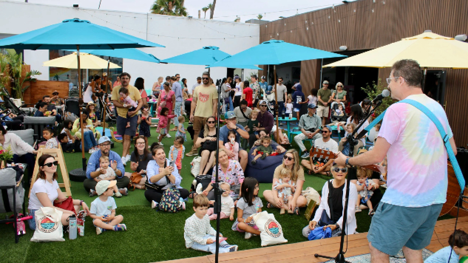 دور الفرح في بناء المجتمع والتغيير