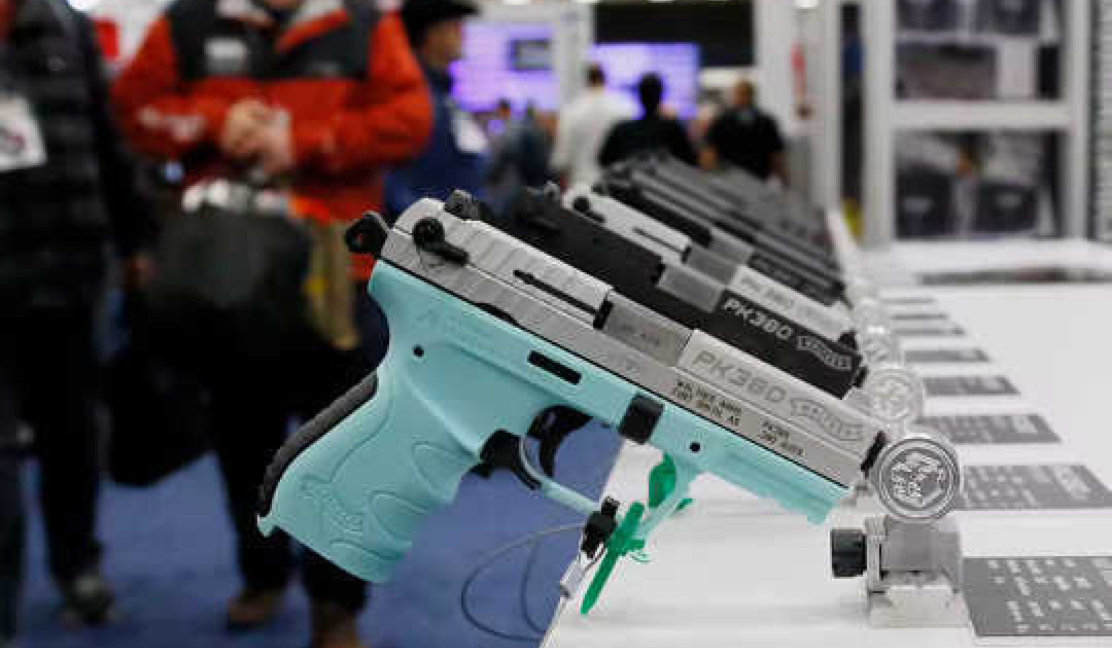 6 แผนภูมิแสดงบทบาทสำคัญที่ผู้ผลิตอาวุธปืนเล่นในวัฒนธรรมปืนของอเมริกา