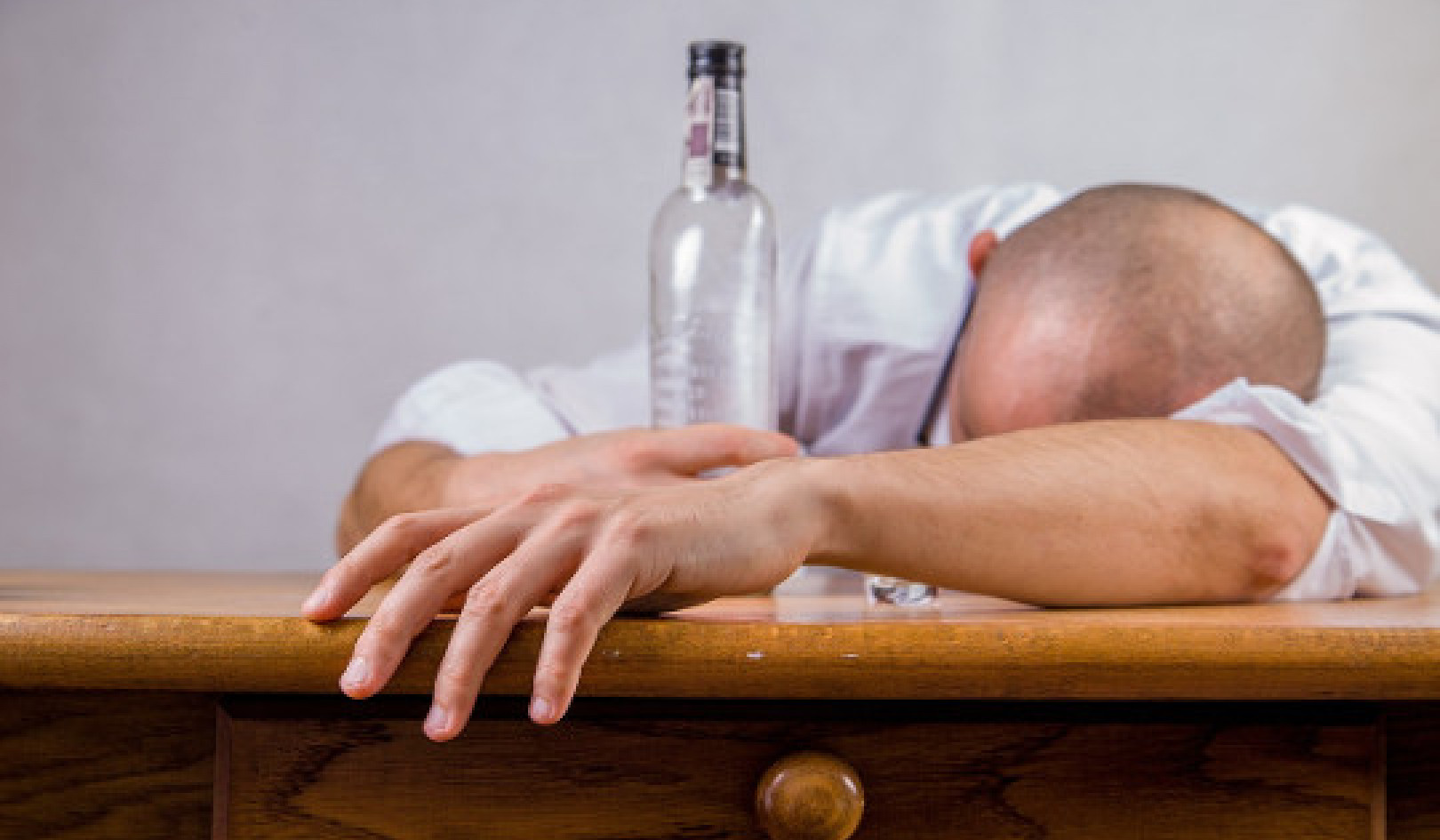 Wann ist die Wahrscheinlichkeit höher, dass Menschen viel trinken?
