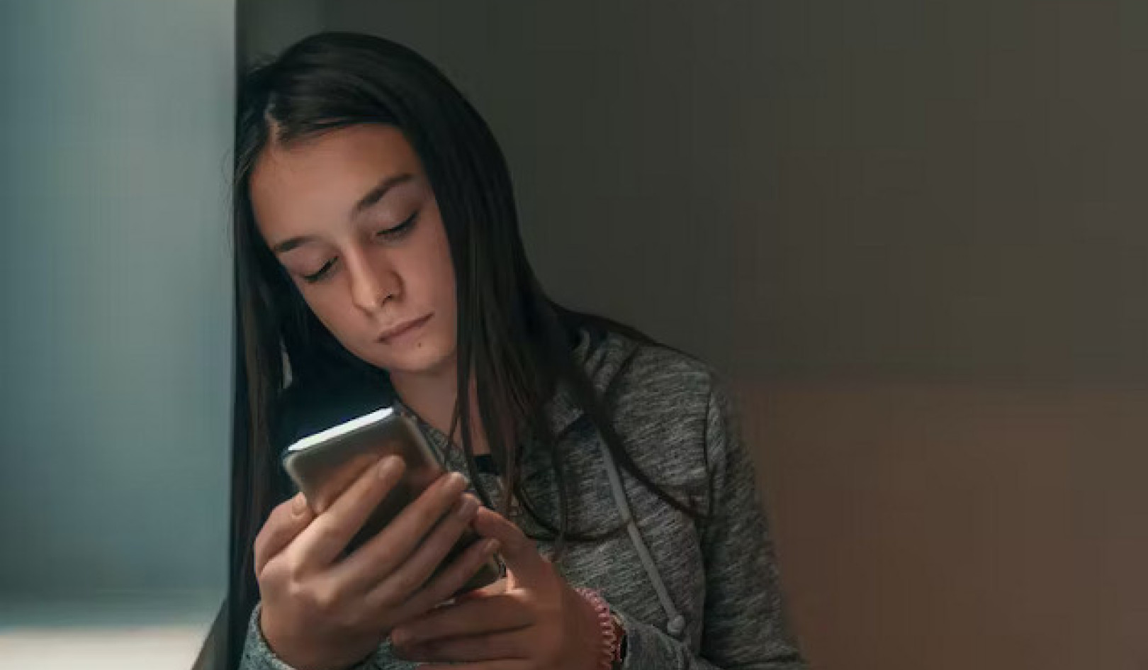 Навігація цифровим мінним полем: навіщо молоді потрібна надійна підтримка проти сексуальної шкоди онлайн