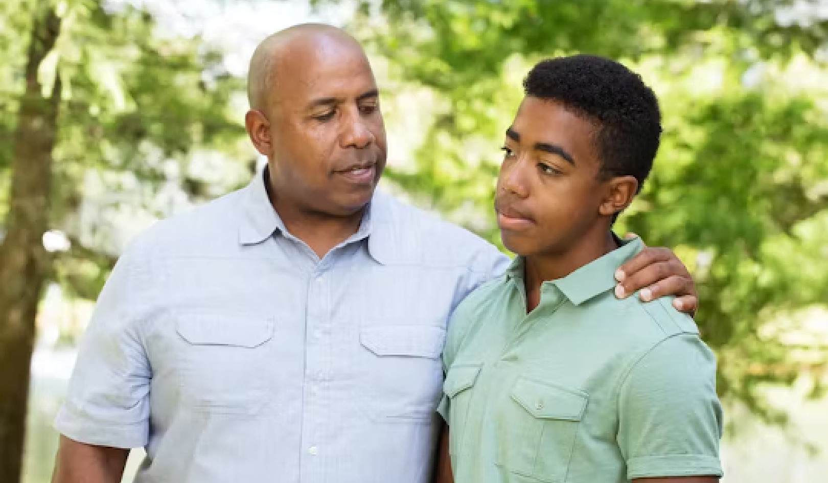 Cómo tener conversaciones difíciles con tu hijo adolescente
