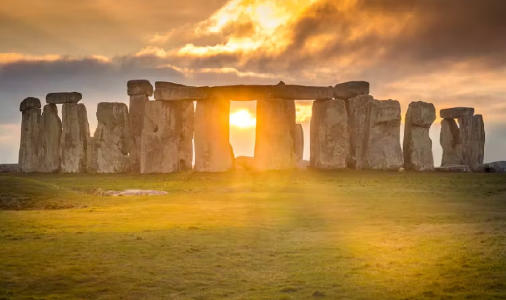 Testemunhe os majestosos alinhamentos do sol em Stonehenge todas as noites de verão