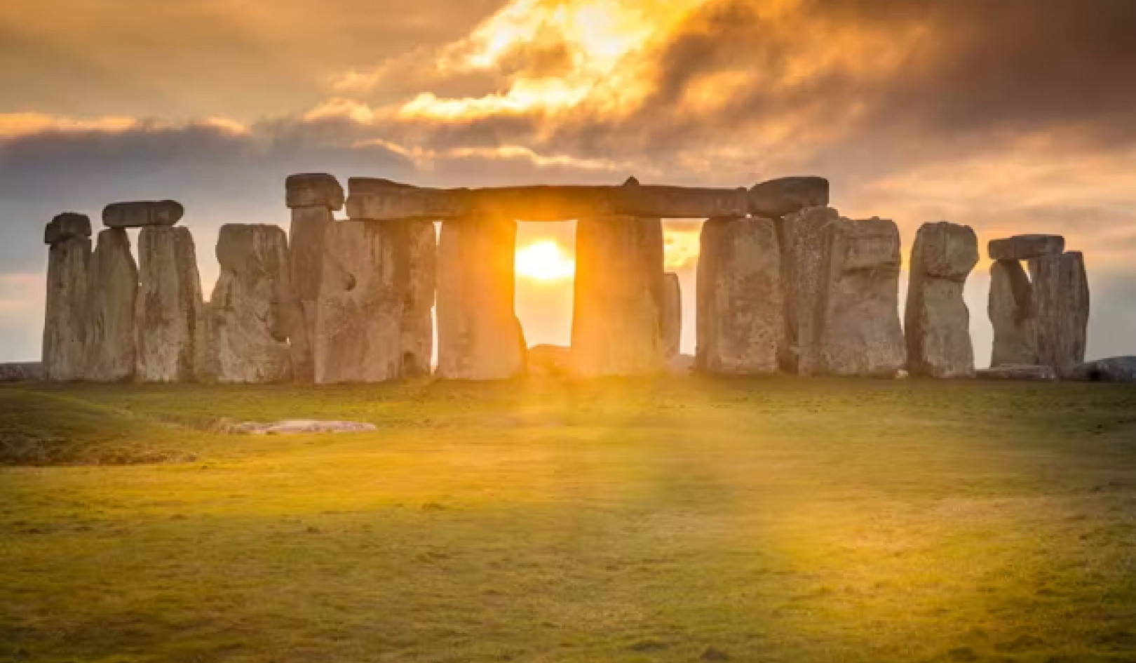 Bevittna de majestätiska solinriktningarna på Stonehenge varje midsommarnatt