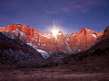 Månenedgang før soloppgang, Towers of the Virgin, Zion Canyon, av Ian Parker