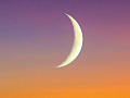 luna crescente al tramonto