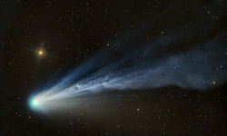 Komet April 2022