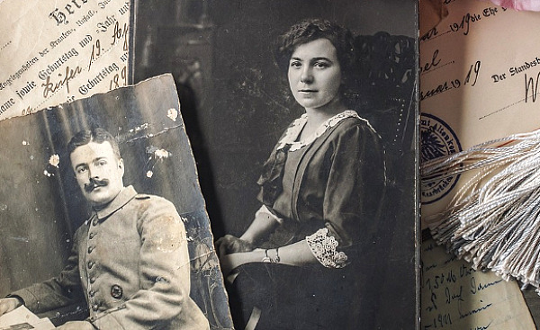 gamla foton av en militär och hans fru