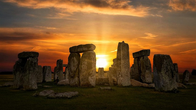 Stonehenge at sunrise. Image by Howard Walsh from Pixabay. 