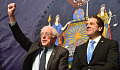 New York-goewerneur Andrew Cuomo langs Bernie Sanders kondig gratis onderrigplan aan