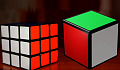 два кубика рубика, один без отдельных кусочков