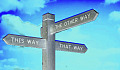 Innlegg som peker i 3 forskjellige retninger: Denne veien, den veien og den andre veien