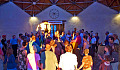 קבוצה רוקדת במפגש ריקוד של שלום אוניברסלי