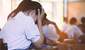 Stiamo insegnando ai bambini a temere gli esami?