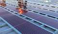 Nieuwe zonnecellen bieden u de kans om zonnepanelen af ​​te drukken en op uw dak te plakken