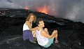 作者坐在夏威夷大岛的干熔岩流上。