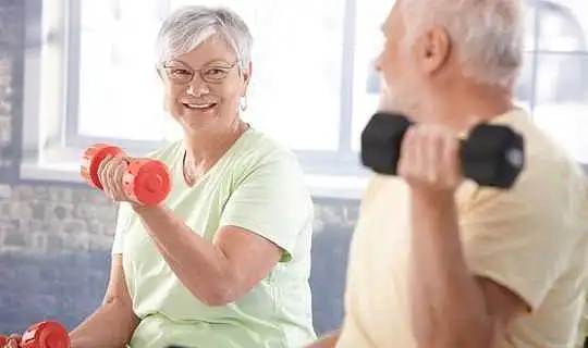 Vad är det verkliga värdet av träning för äldre människor och samhället i allmänhet