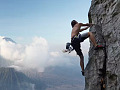 eine Person, die Klettern klettert