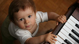 早期音樂訓練可以幫助嬰兒學習語言嗎？