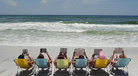 3 romantiske forfattere som vil varme opp enhver strandtur
