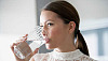 Vrouwen die in de middag een drinkdrank vervangen door water verloren meer gewicht en hadden een betere insulinegevoeligheid.