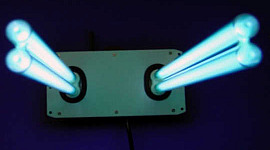 Ez a szűrő nélküli rendszer fluoreszkáló fényt használ a levegő tisztításához