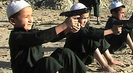 İslam Devleti Çocukları Nasıl İşe Alıyor ve Zorluyor?