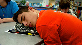 Moeten tieners op schooldagen slapen?