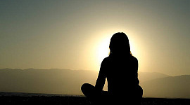 Dyrkning af indre stilhed gennem daglig meditation