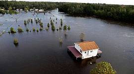 Comment les réglementations environnementales détendues augmentent le risque lors de catastrophes naturelles
