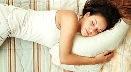 कैसे आपका मस्तिष्क नींद की सही तरह से खुद को सबसे अच्छा साफ करता है