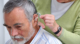Lavere risiko for depression, demens efter høreapparater
