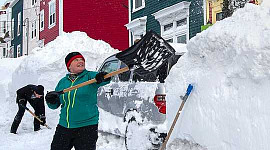 Apakah Snow Shoveling Latihan yang Sehat atau Aktivitas yang Mematikan?