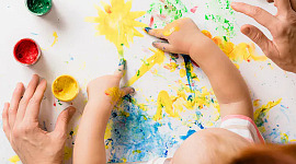 لماذا إنشاء الفن مع أطفالك مهم