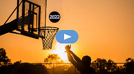 משחק כדורסל בירי כדור 2022 לתוך החישוק