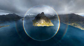 un arcoíris de círculo completo sobre Noruega