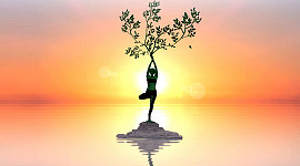 vrou in 'n joga-boom poseer met 'n boom wat uit die kroon van haar kop groei
