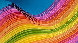 um arco-íris em um fluxo de onda