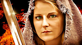 یک زن جنگجو که شمشیری درخشان در دست دارد