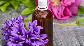 olio essenziale e fiori