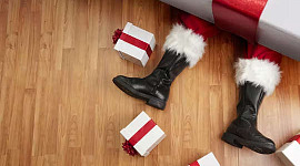 ซานตาคลอสวางอยู่บนพื้น