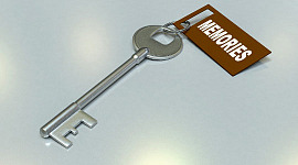 una chiave d'accesso d'argento vecchio stile con un'etichetta che dice "Ricordi"