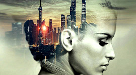 ένα κεφάλι γυναίκας με μια ολόκληρη πόλη και ουρανοξύστες μέσα στο κεφάλι της