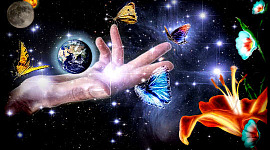 une main tendue dans l'espace avec des papillons, des libellules, des fleurs et la planète terre flottant au-dessus de la paume ouverte
