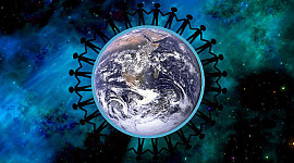 ein Kreis von Menschen, die sich an den Händen halten und den Planeten Erde umkreisen