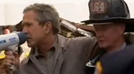 بوش على الأنقاض بعد 9-11